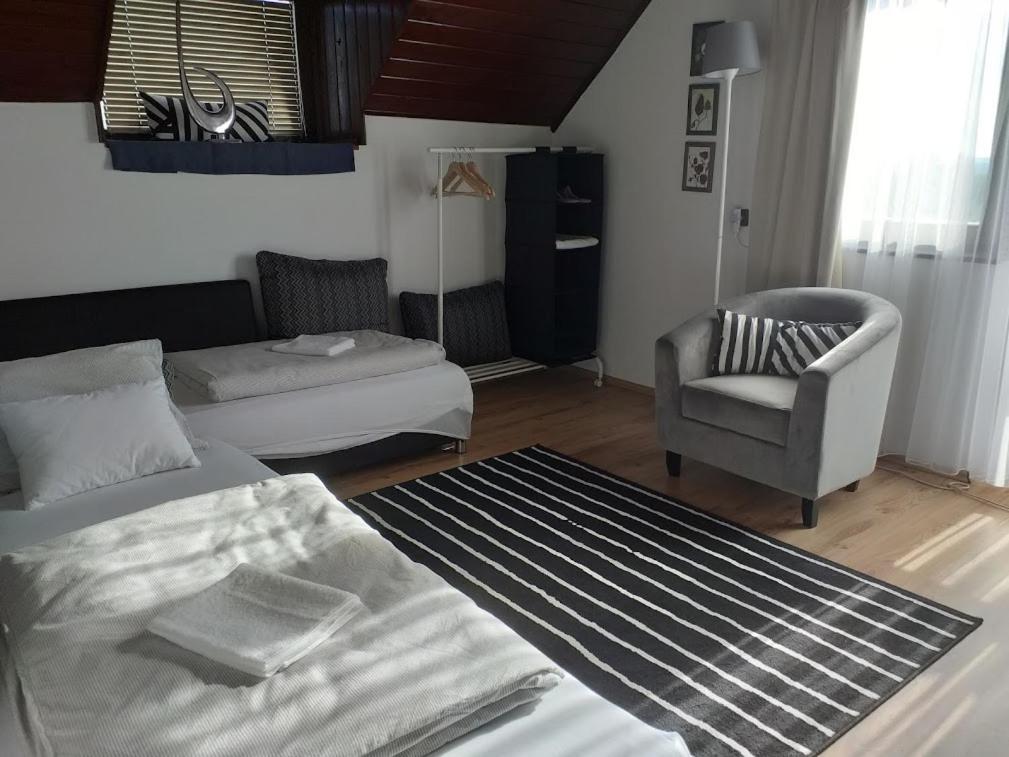 Art Inn Apartmanhaz Balaton-Gyenesdias Ngoại thất bức ảnh