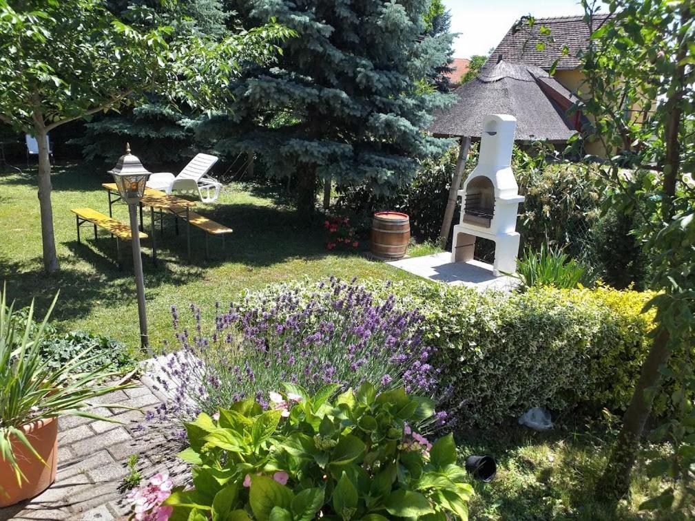Art Inn Apartmanhaz Balaton-Gyenesdias Ngoại thất bức ảnh