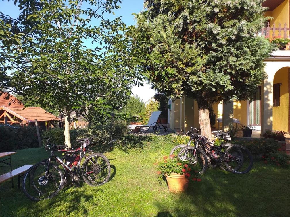 Art Inn Apartmanhaz Balaton-Gyenesdias Ngoại thất bức ảnh