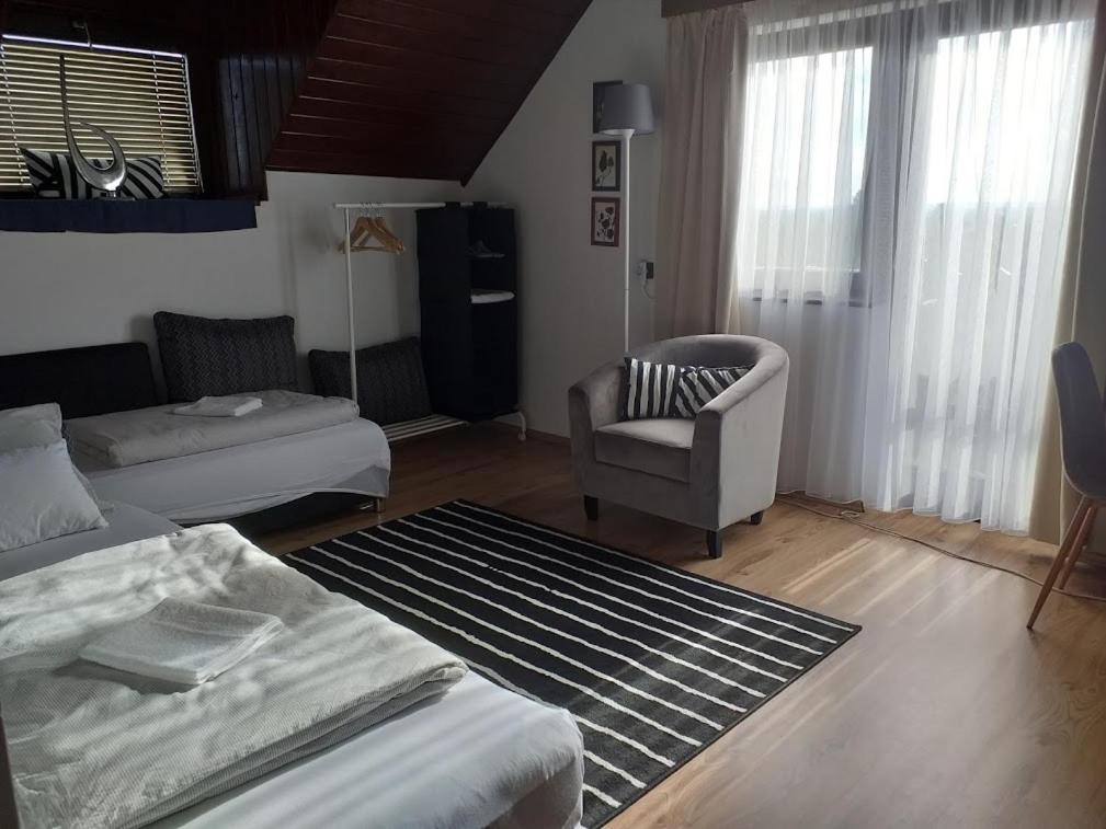 Art Inn Apartmanhaz Balaton-Gyenesdias Ngoại thất bức ảnh