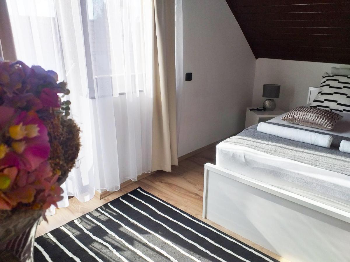 Art Inn Apartmanhaz Balaton-Gyenesdias Ngoại thất bức ảnh