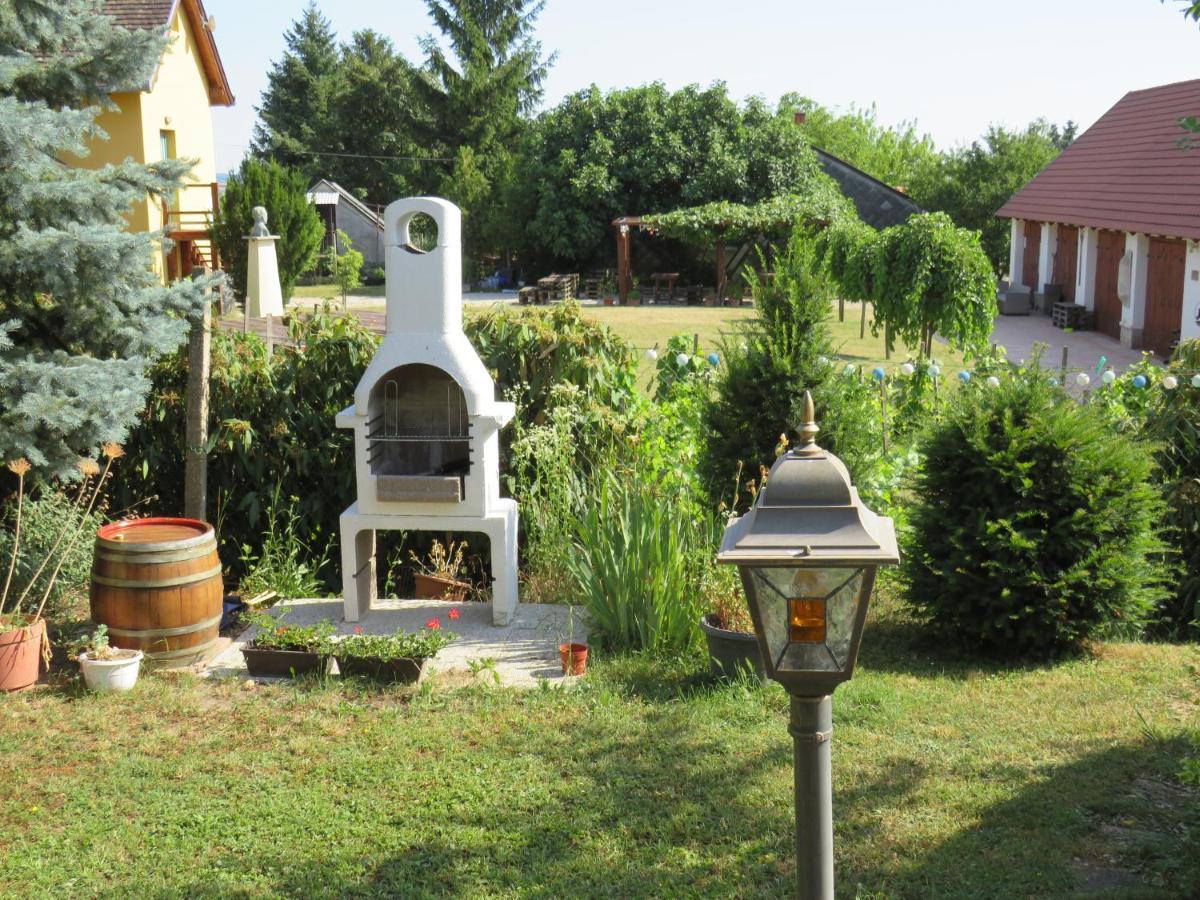 Art Inn Apartmanhaz Balaton-Gyenesdias Ngoại thất bức ảnh