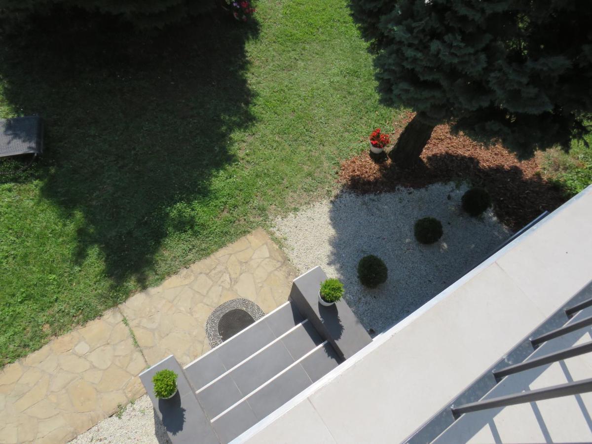 Art Inn Apartmanhaz Balaton-Gyenesdias Ngoại thất bức ảnh