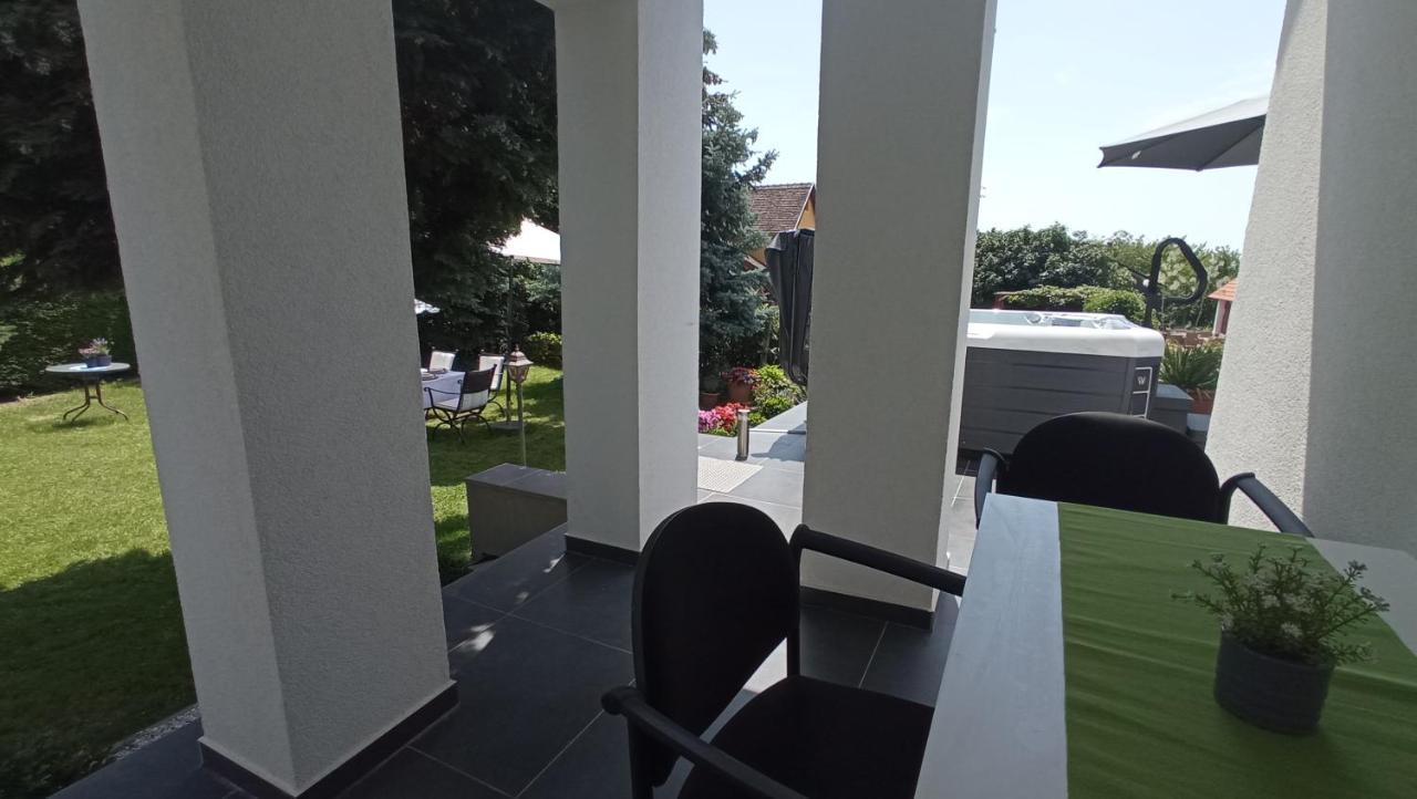 Art Inn Apartmanhaz Balaton-Gyenesdias Ngoại thất bức ảnh